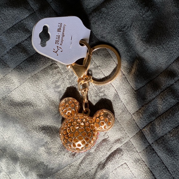 Adorable Mouse head keychain - Picture 3 of 5